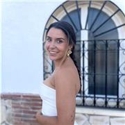 Pedagoga con conocimientos sobre nuevas metodologías, preparada para adaptar cualquier tipo de contenido.